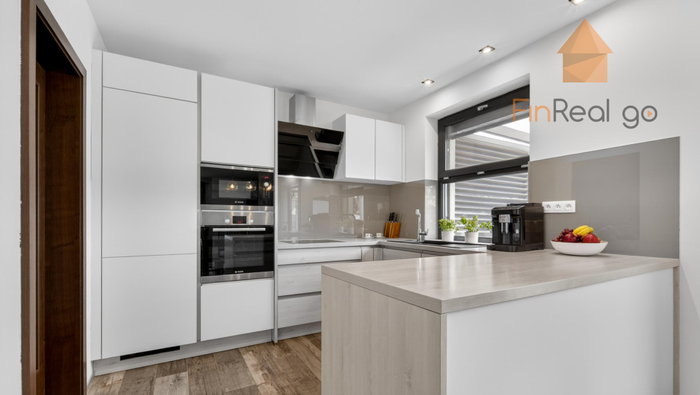 Predaj RD samostatný 4-izb. bungalov, bazén, fotovoltaika, 675m2 pozemok, Rovinka