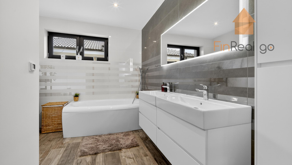 Predaj RD samostatný 4-izb. bungalov, bazén, fotovoltaika, 675m2 pozemok, Rovinka