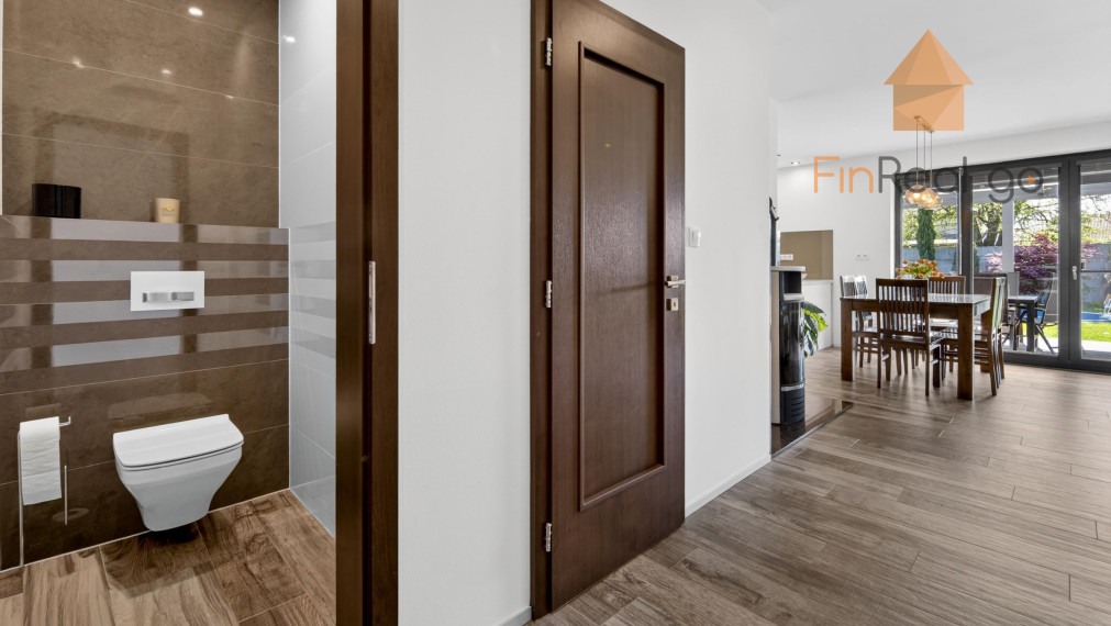 Predaj RD samostatný 4-izb. bungalov, bazén, fotovoltaika, 675m2 pozemok, Rovinka