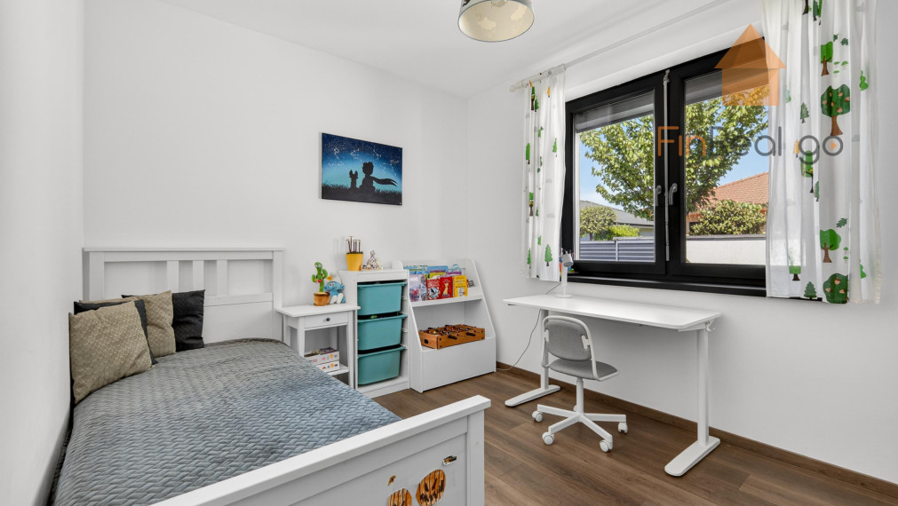 Predaj RD samostatný 4-izb. bungalov, bazén, fotovoltaika, 675m2 pozemok, Rovinka