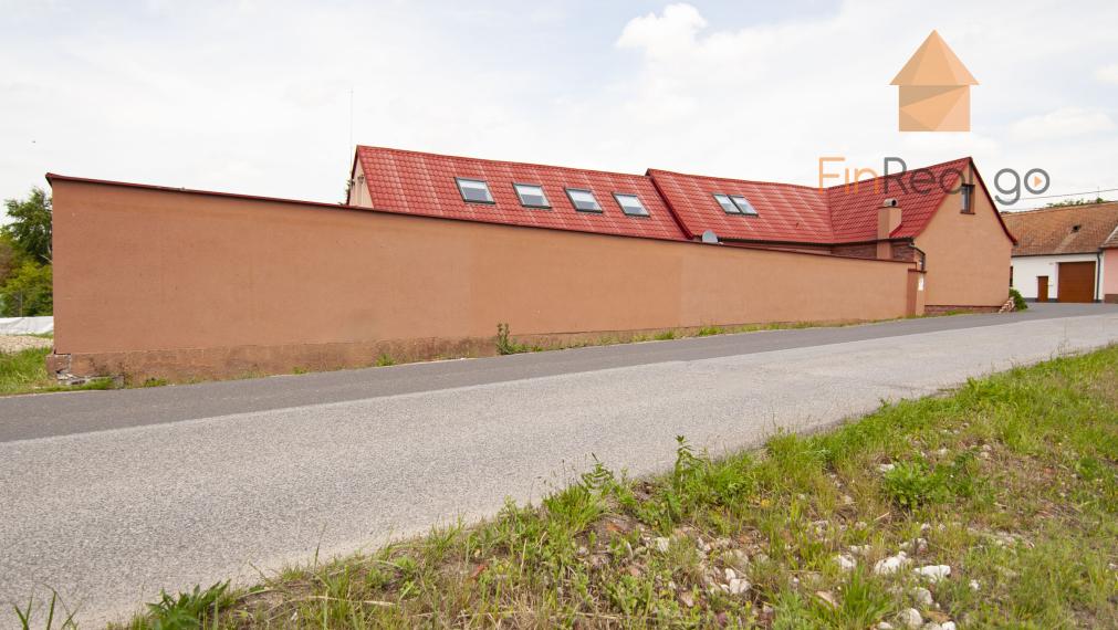 Predaj rodinného sídla s 15m bazénom, priestor, ktorý vás nebude obmedzovať