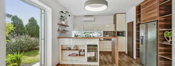 Predaj RD bungalov Rovinka 170m2, dvojgaráž, 715m2 pozemok, krásne upravená záhrada, záhradný domček
