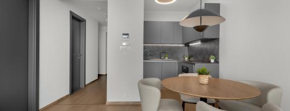 Prenájom 2-izb. byt Eurovea Tower, 8.p., 56m2 + 8m2 loggia, garážové státie