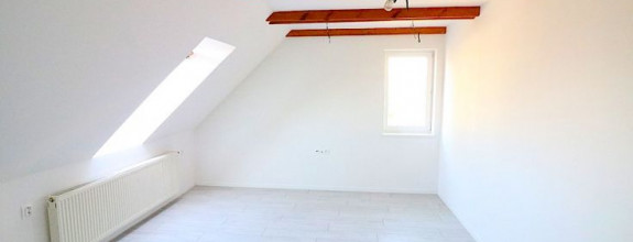 Predaj atypický priestranný byt s predzáhradkou a parkovacím miestom, Devínska Nová Ves