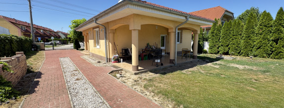 FINREALGO - NA PREDAJ - 3i Rodinný Dom v Trhová  Hradská so záhradou - 20 ročná stavba v tichej ulici