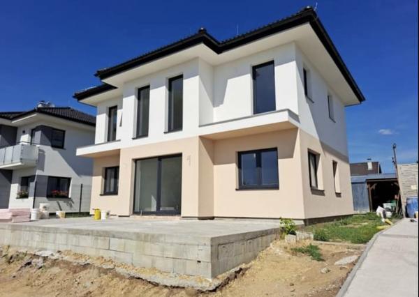 PREDAJ SKOLAUDOVANÁ 5 izb. novostavba RD v štandarde v krásnom prostredí pri jazere v Jakubove okr. Malacky