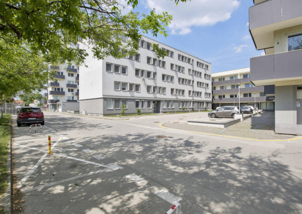 Predané -Na Predaj  svetlá zariadená garsónka Podunajských Biskupiciach -  Bratislava.