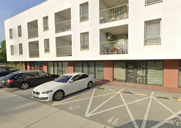 Prenajaté - obchodný priestor Moruše, 2 parkovacie státia priamo pred priestorom!