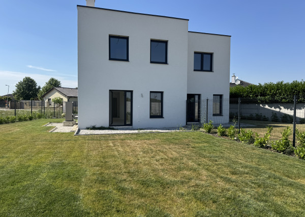 Prenájom - novostavba RD s 2 bytovými jednotkami, 102m2 úžitková plocha, 381m2 pozemok, Hrubá Borša