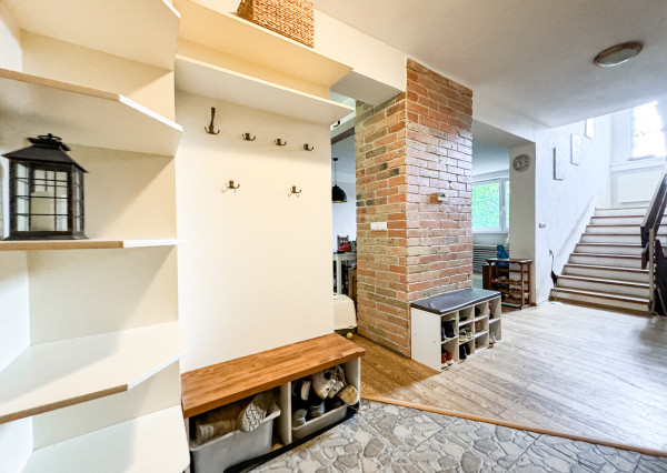 Predáme zariadený 7,5izbový rodinný dom v tichej časti Rače