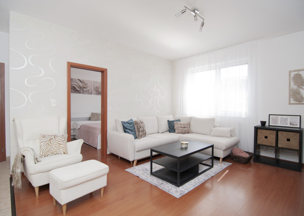 Prenájom 3-izb.byt 70m2 so šatníkom a loggiou, Šustekova ul.Petržalka